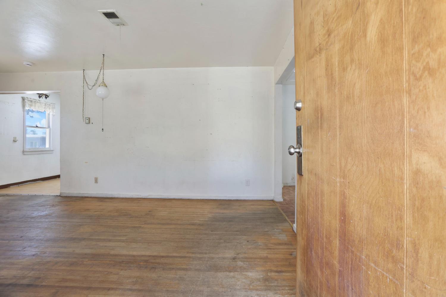 660 E North St, Manteca, CA 95336