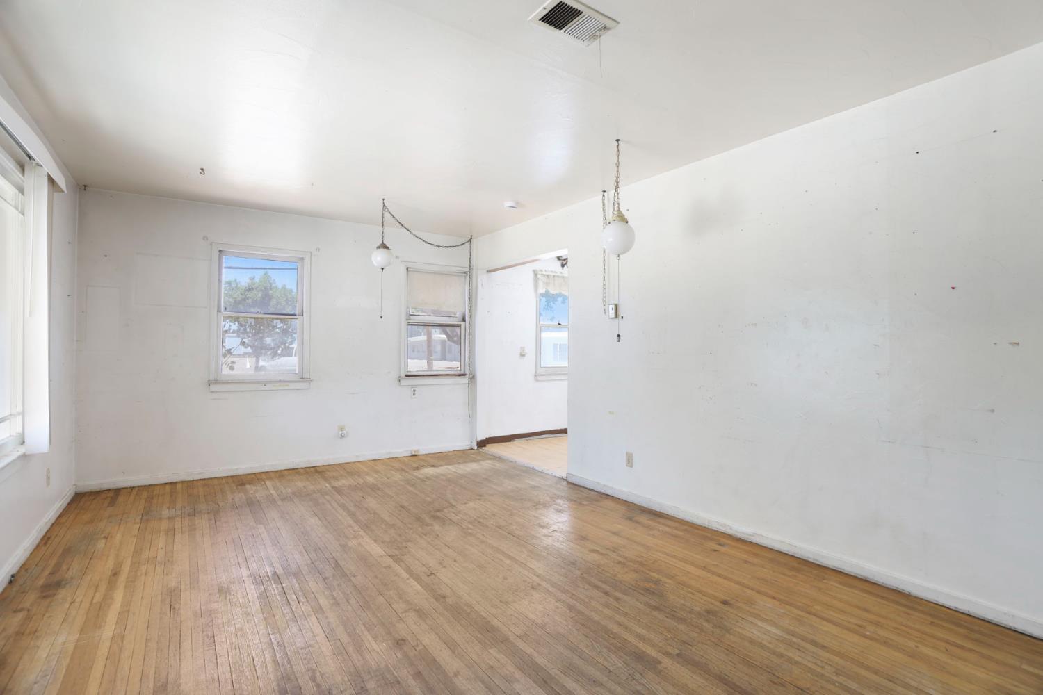 660 E North St, Manteca, CA 95336