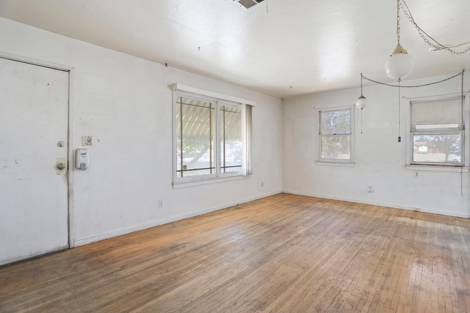 660 E North St, Manteca, CA 95336