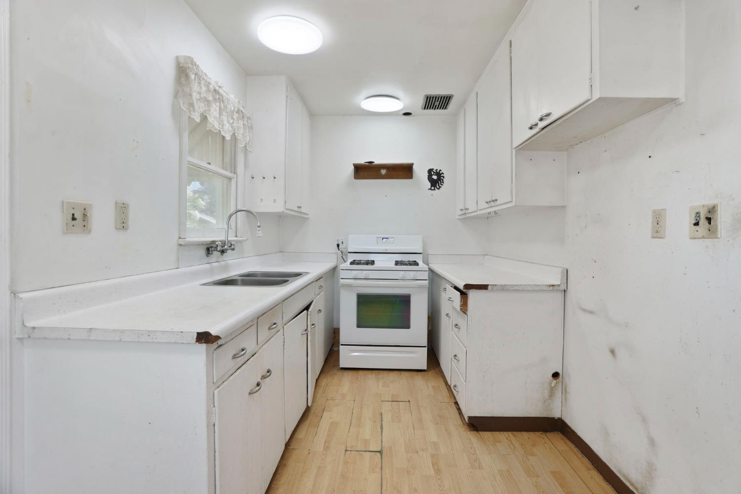 660 E North St, Manteca, CA 95336