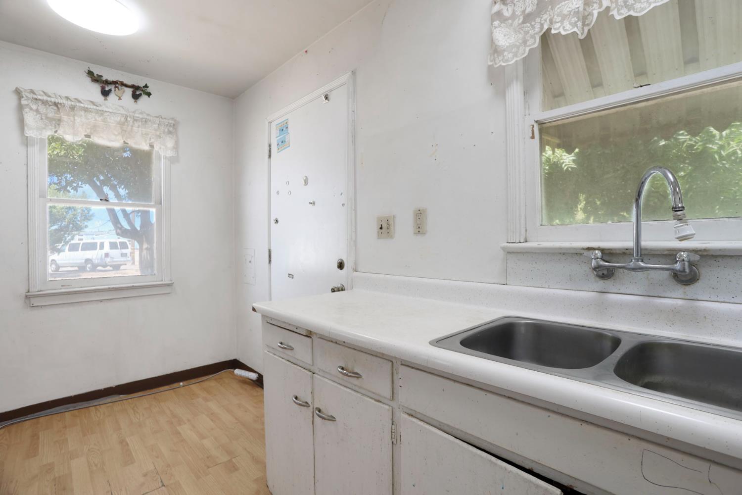 660 E North St, Manteca, CA 95336