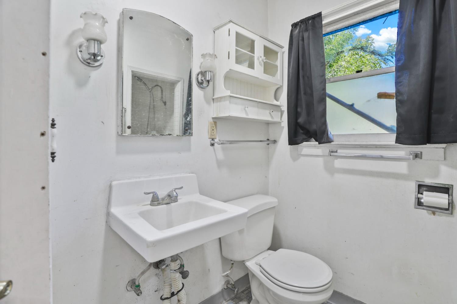 660 E North St, Manteca, CA 95336
