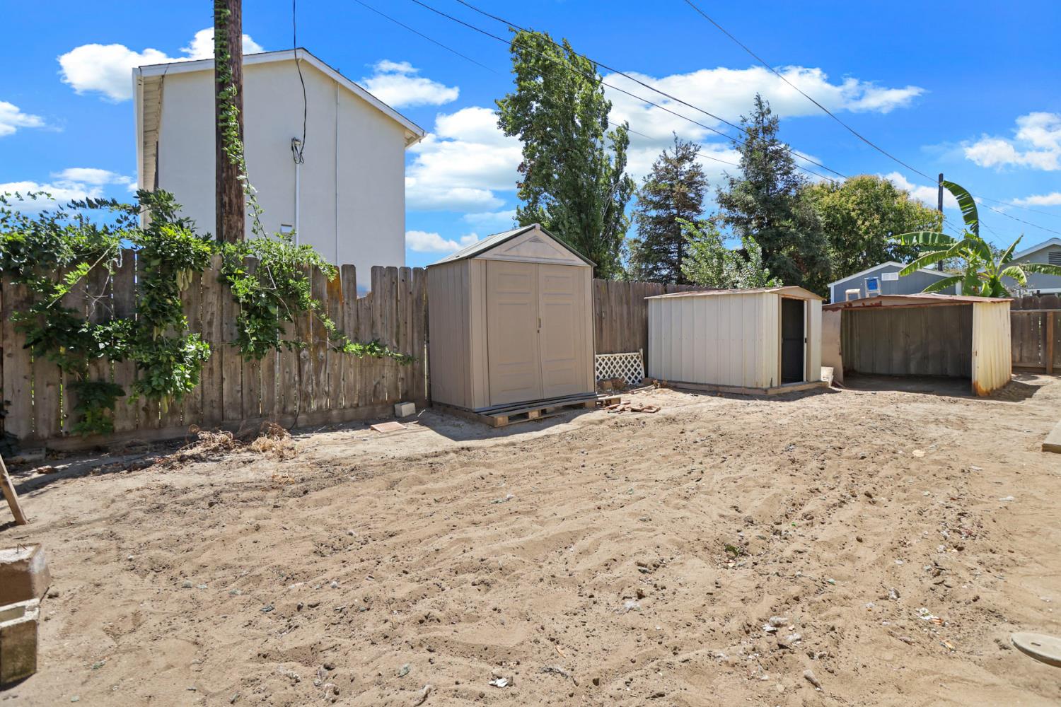 660 E North St, Manteca, CA 95336