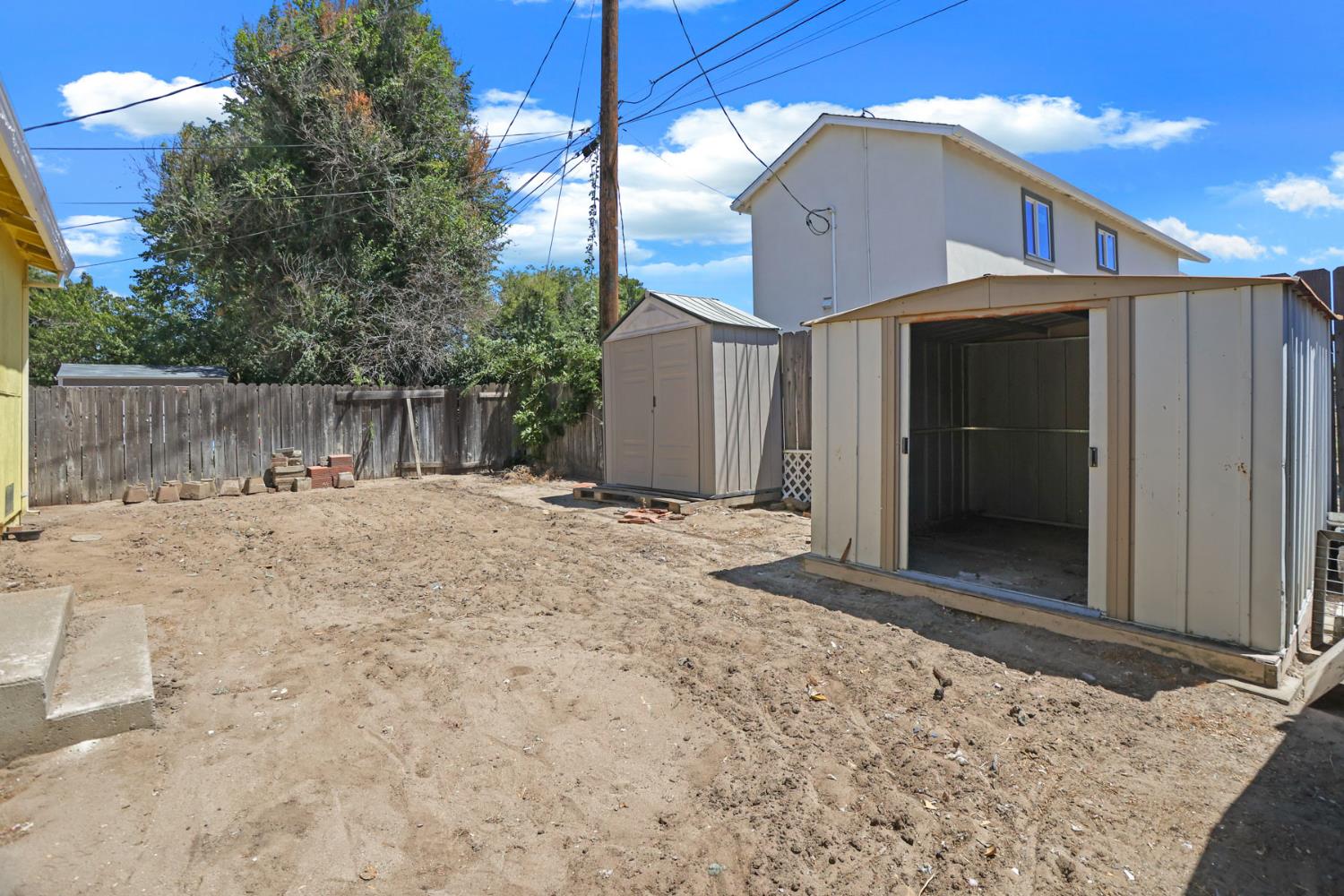 660 E North St, Manteca, CA 95336