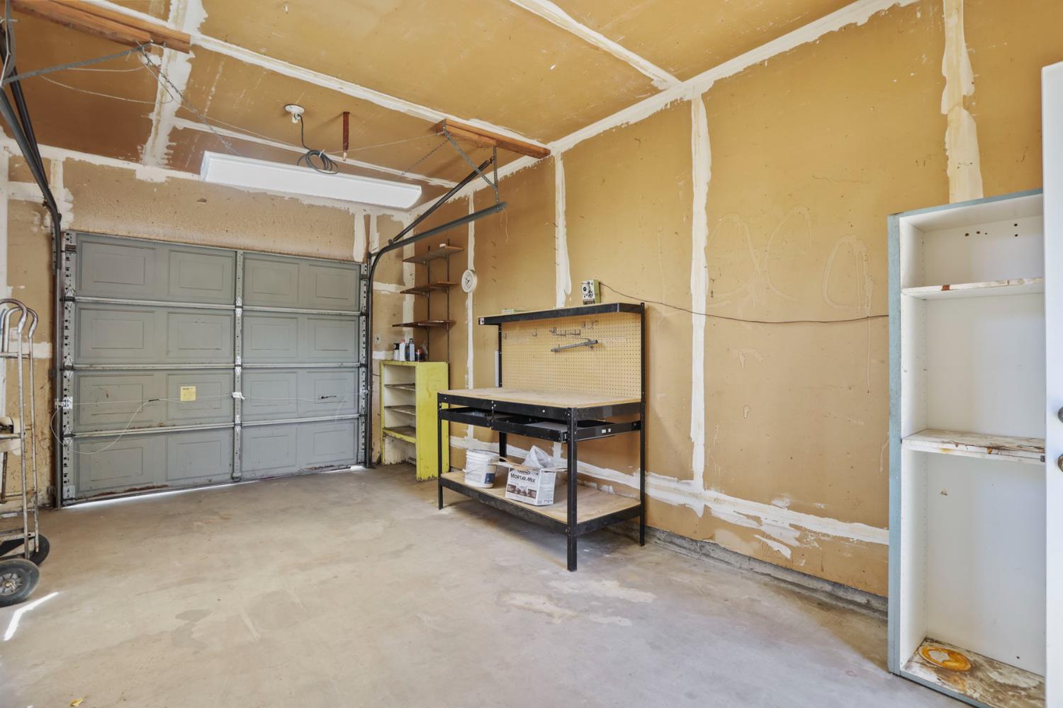 660 E North St, Manteca, CA 95336