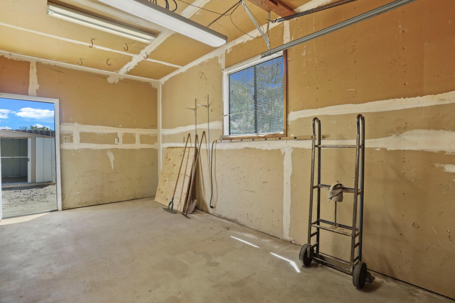 660 E North St, Manteca, CA 95336