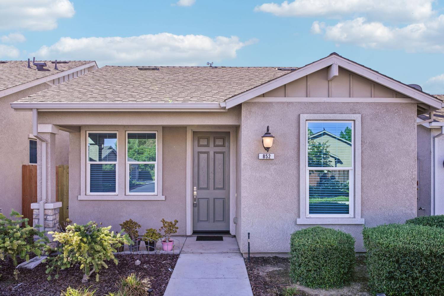 852 Castellona Dr, Newman, CA 95360