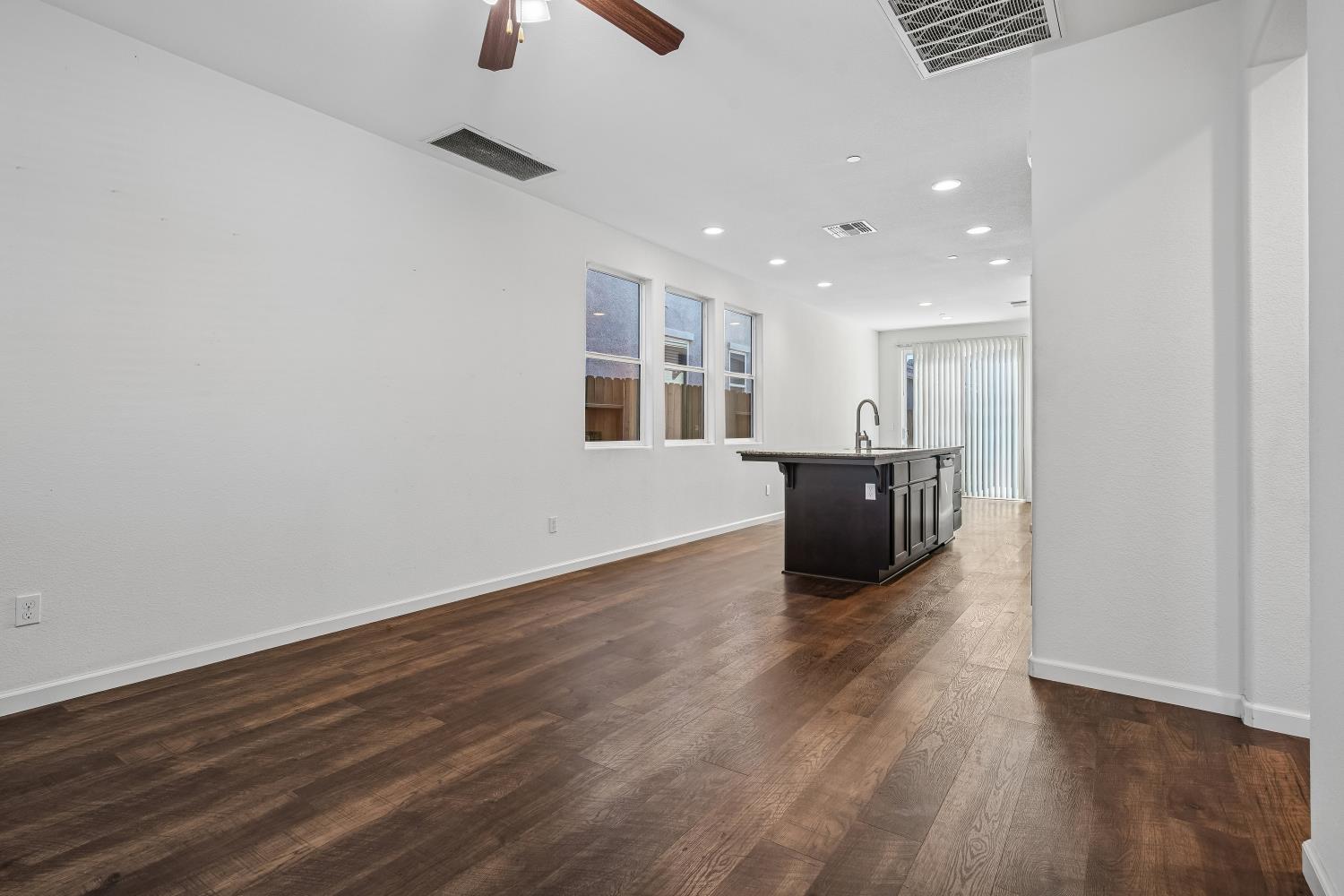 852 Castellona Dr, Newman, CA 95360