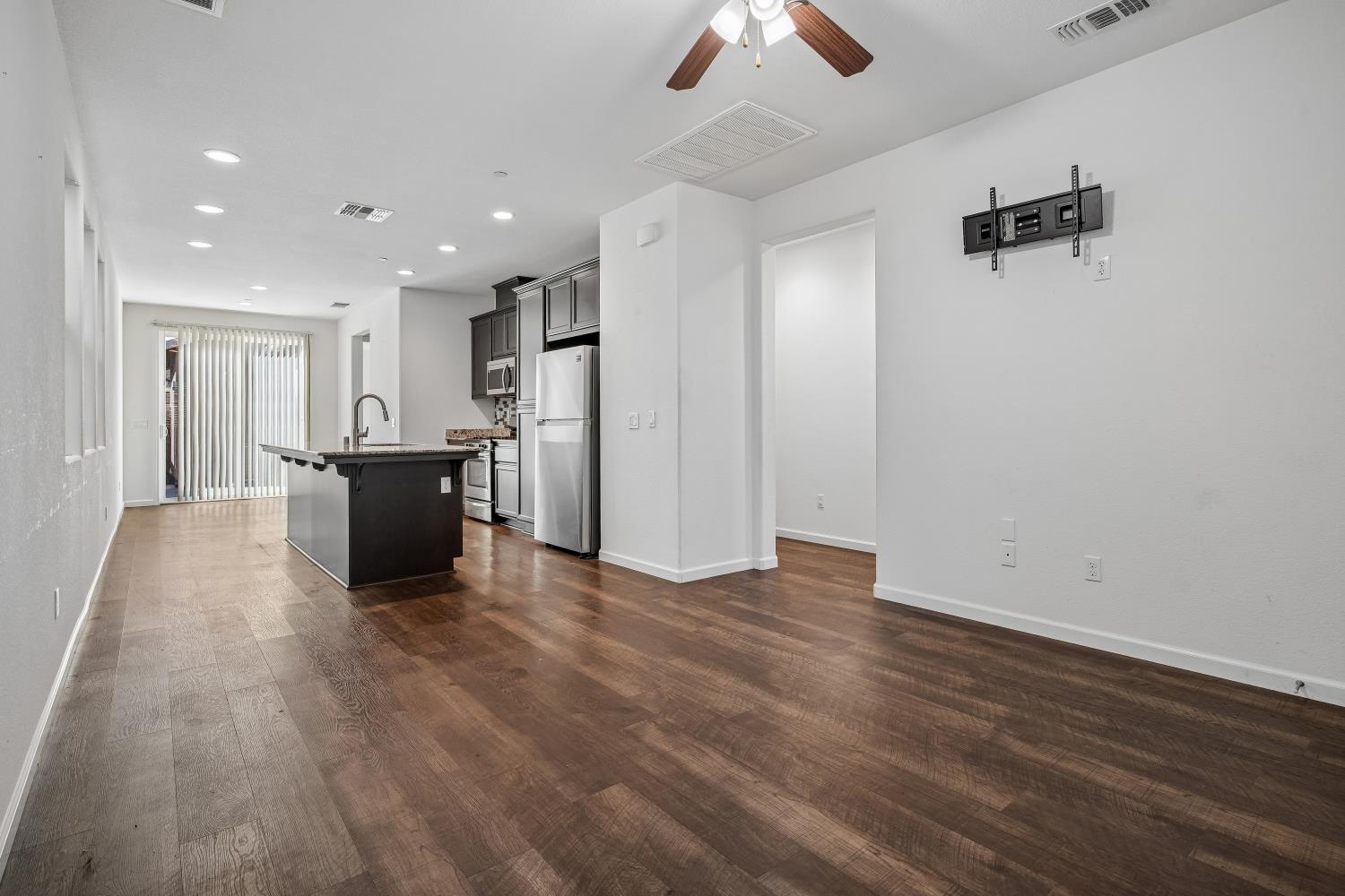 852 Castellona Dr, Newman, CA 95360