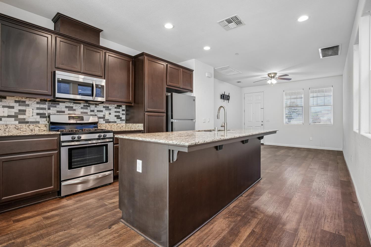 852 Castellona Dr, Newman, CA 95360