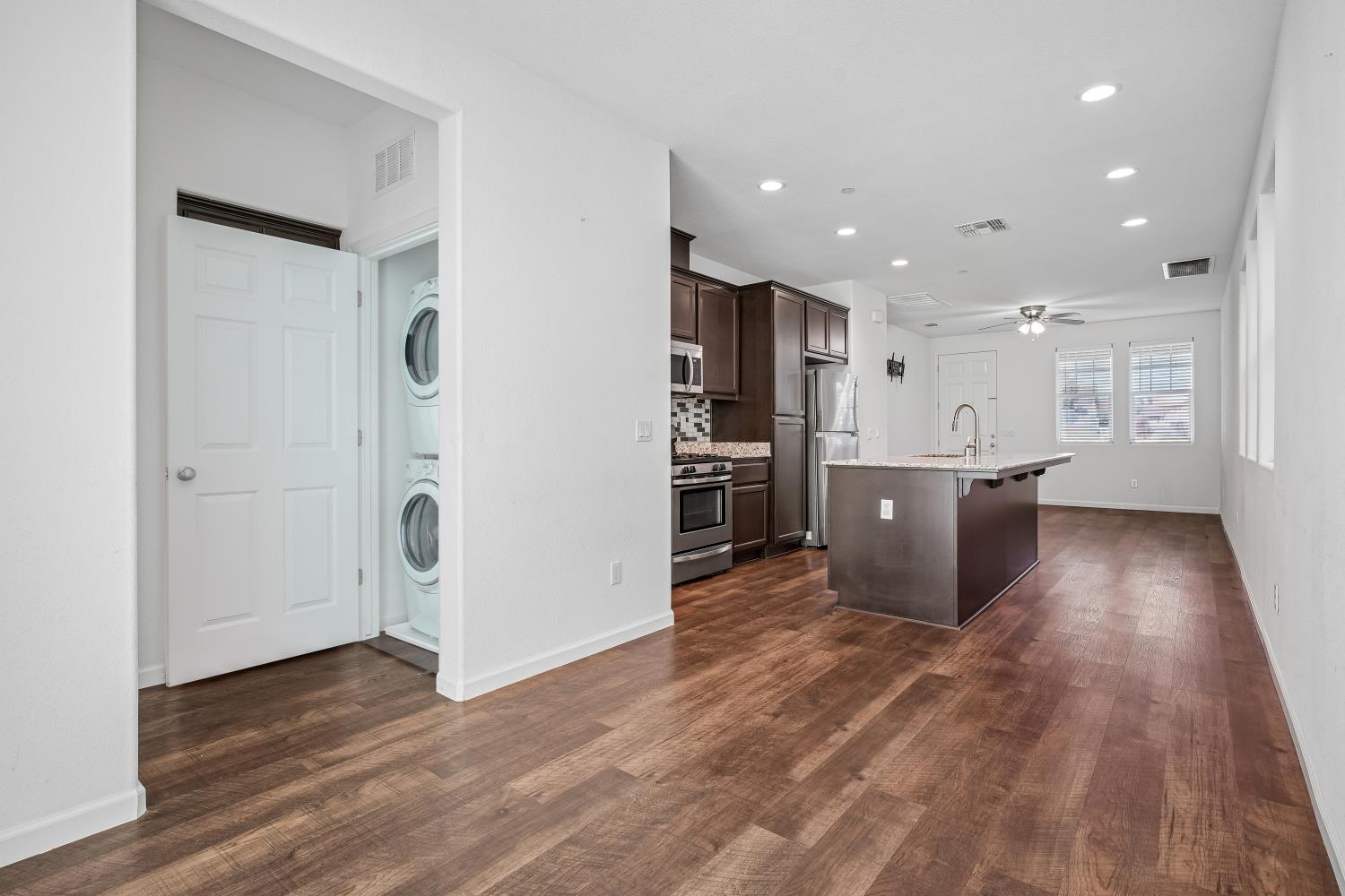 852 Castellona Dr, Newman, CA 95360