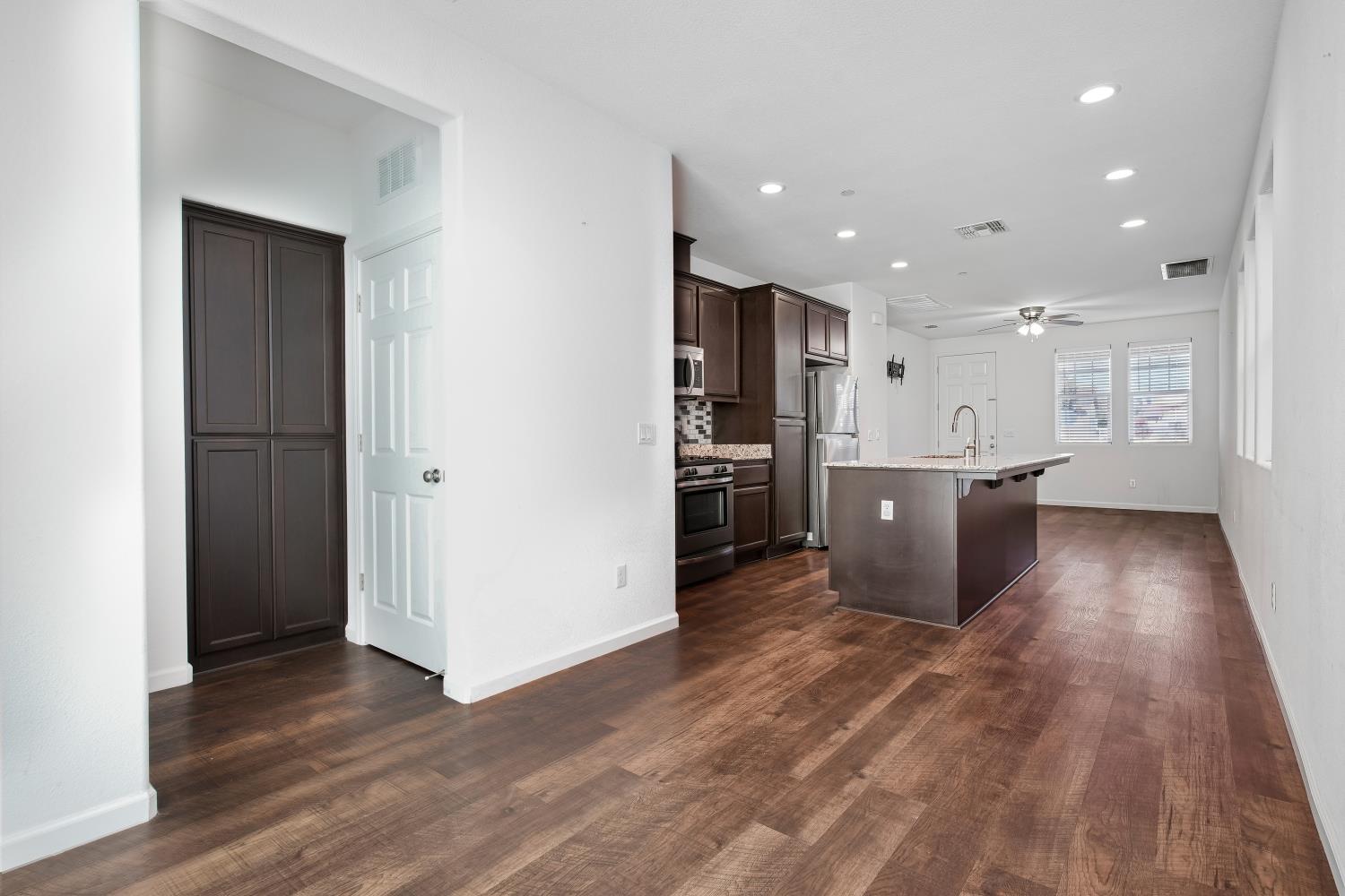 852 Castellona Dr, Newman, CA 95360