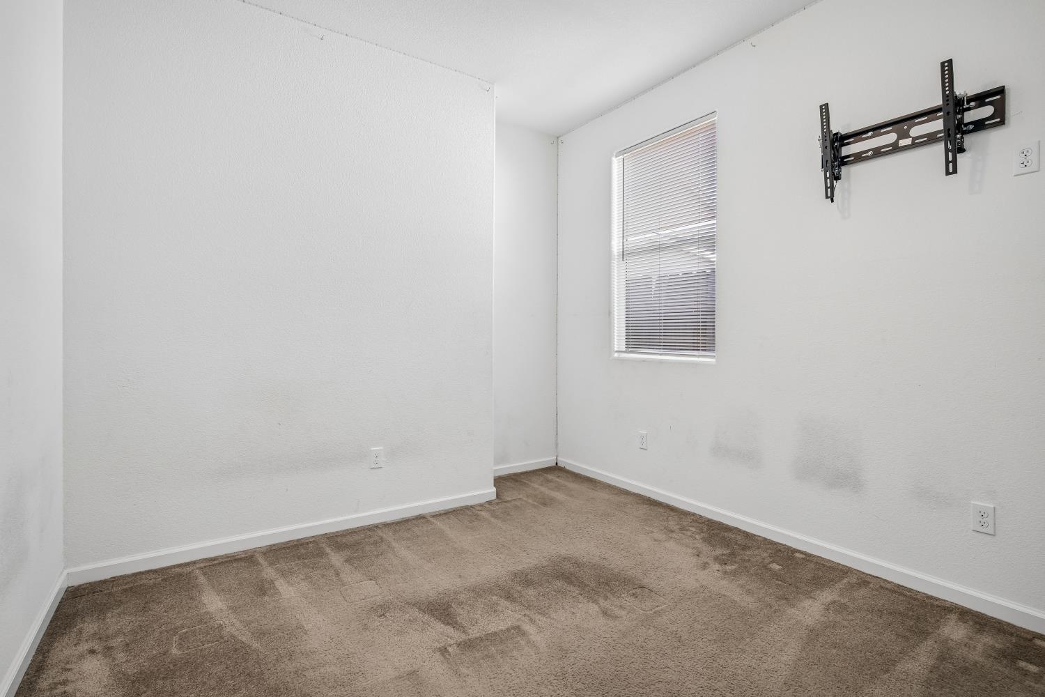 852 Castellona Dr, Newman, CA 95360