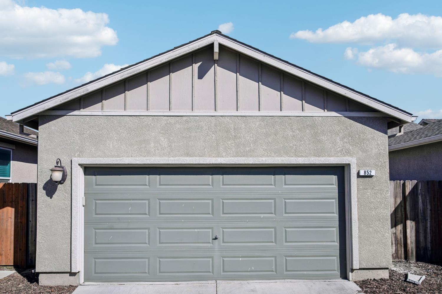 852 Castellona Dr, Newman, CA 95360