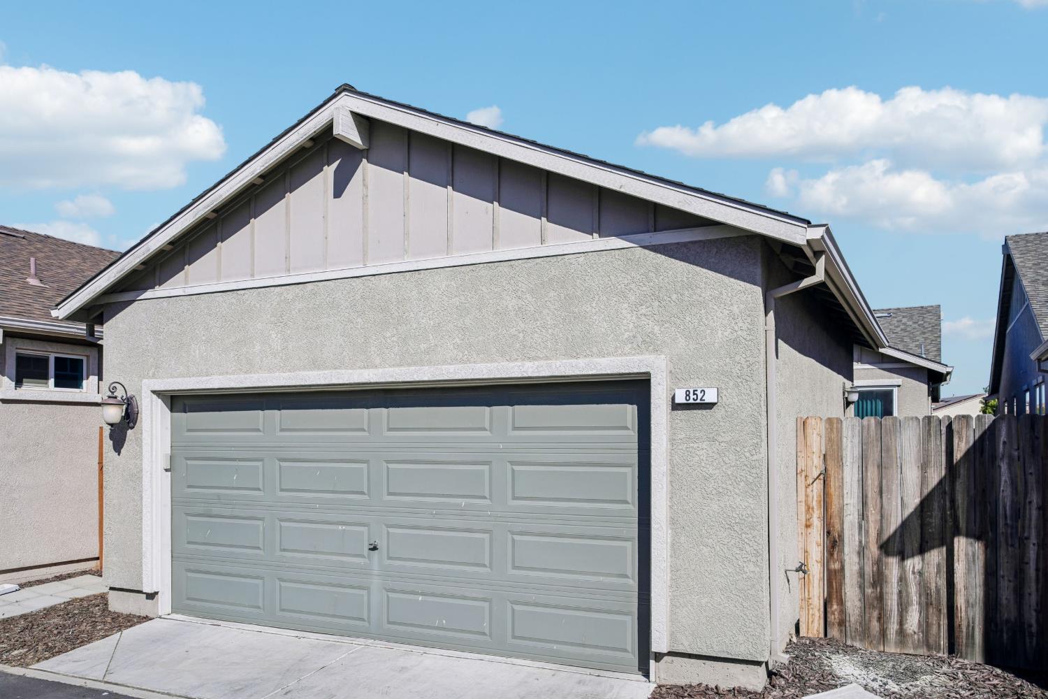 852 Castellona Dr, Newman, CA 95360