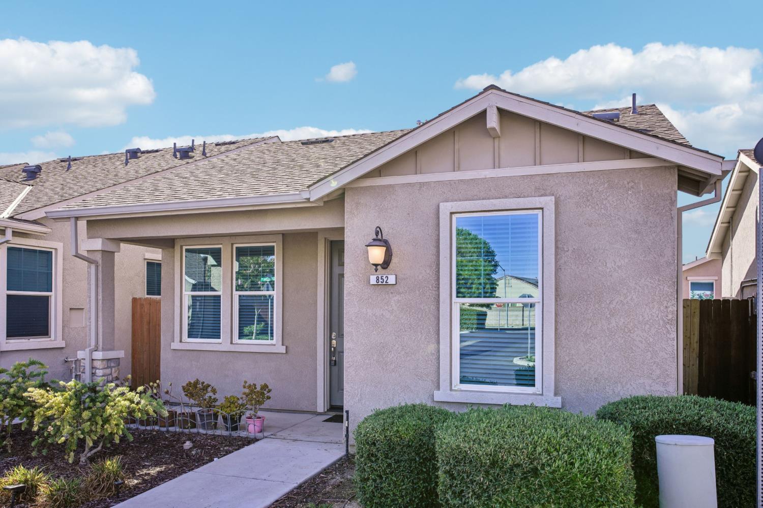 852 Castellona Dr, Newman, CA 95360
