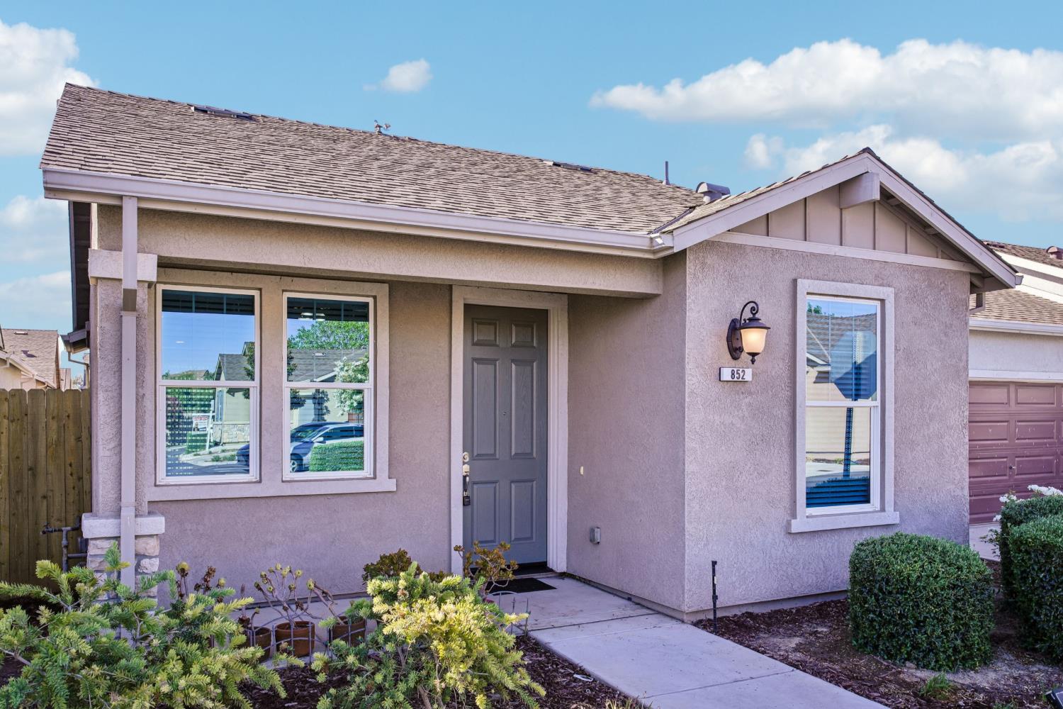 852 Castellona Dr, Newman, CA 95360