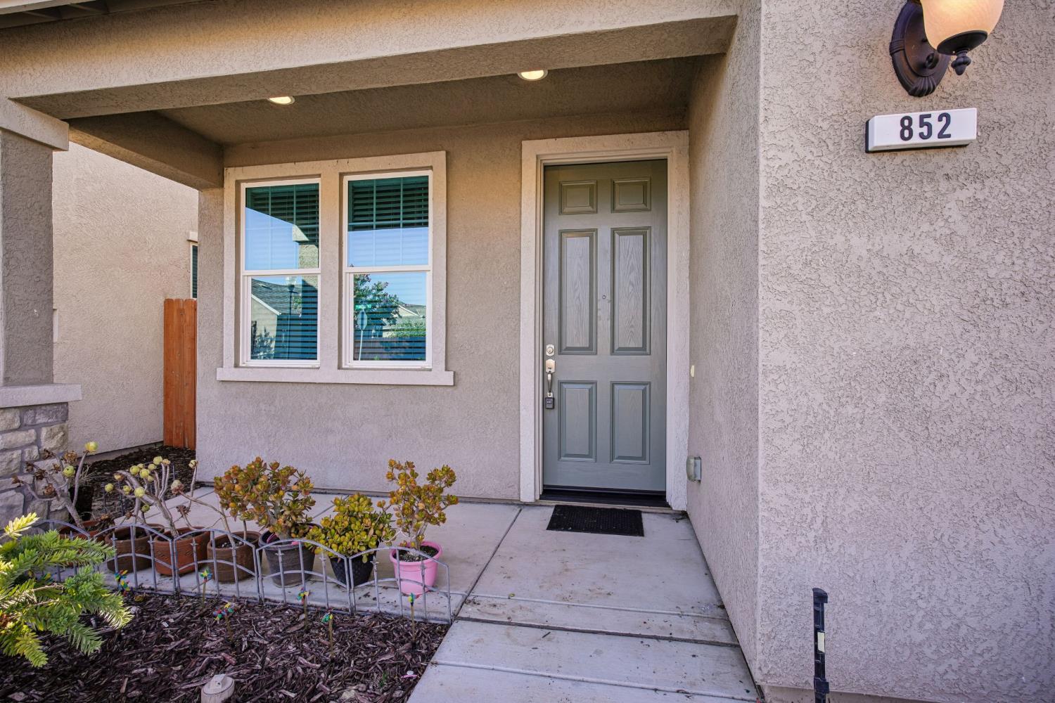 852 Castellona Dr, Newman, CA 95360