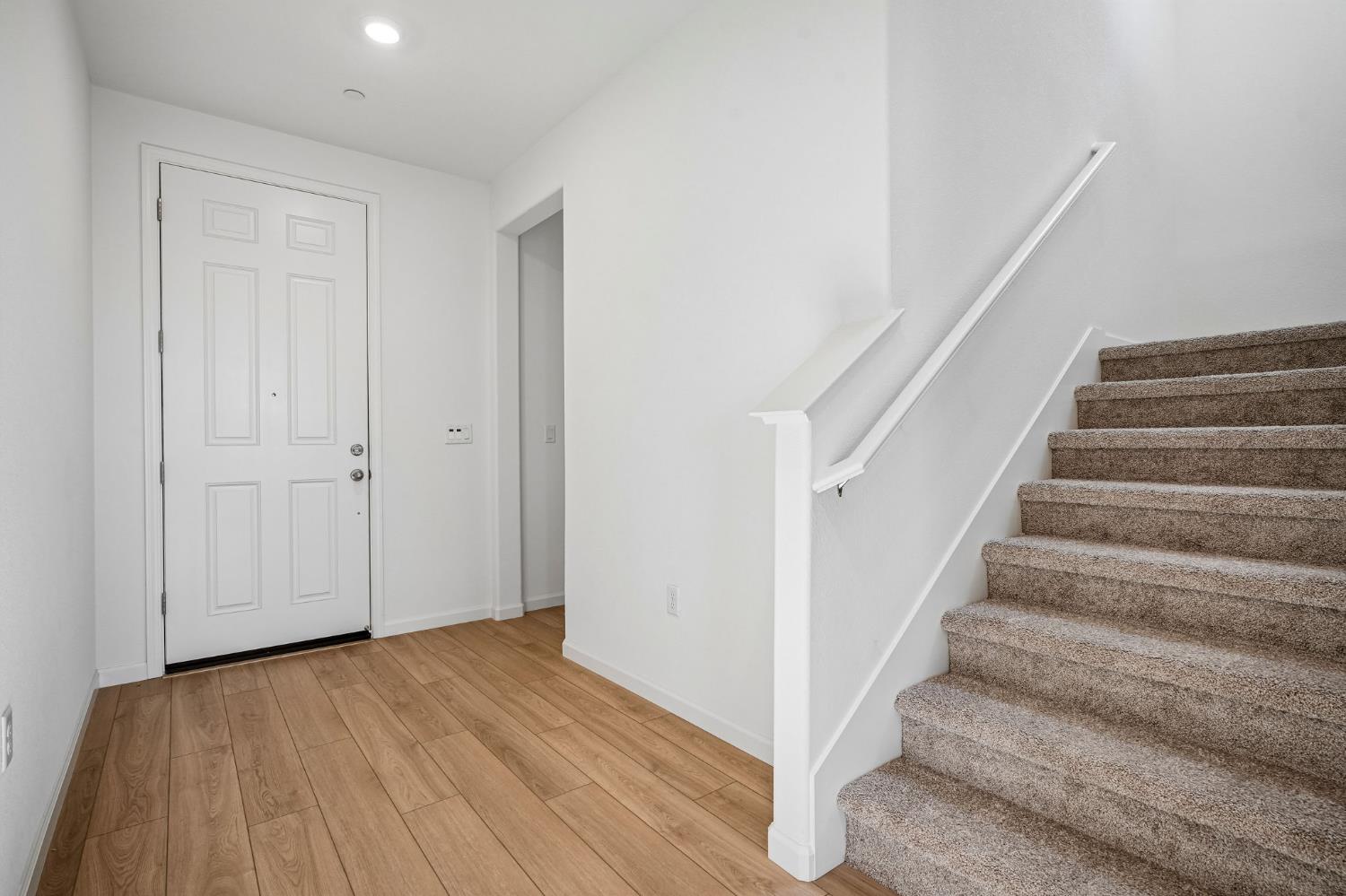 2612 Coopers Hawk Ln, Modesto, CA 95357