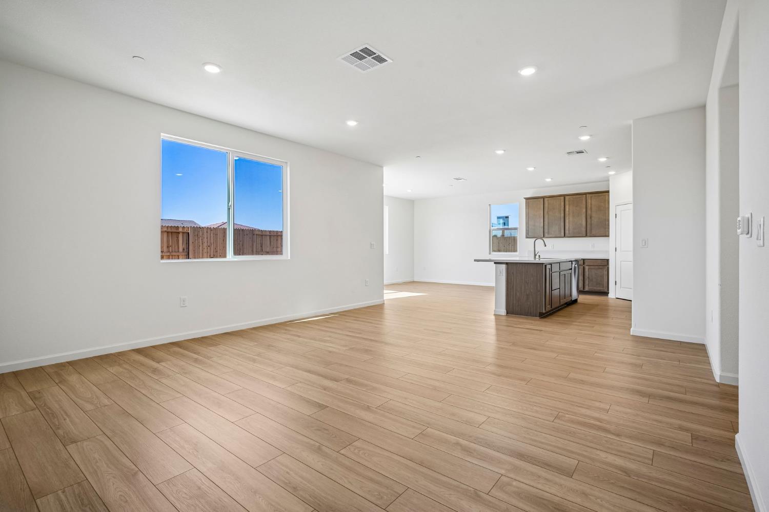 2612 Coopers Hawk Ln, Modesto, CA 95357