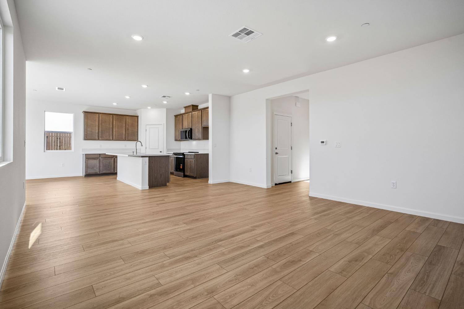 2612 Coopers Hawk Ln, Modesto, CA 95357