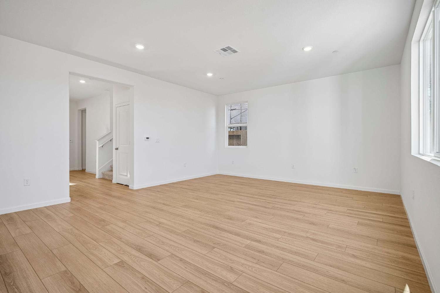 2612 Coopers Hawk Ln, Modesto, CA 95357
