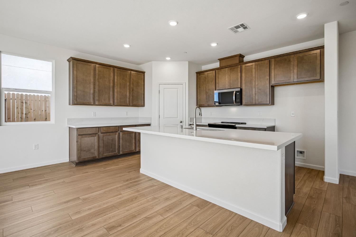 2612 Coopers Hawk Ln, Modesto, CA 95357