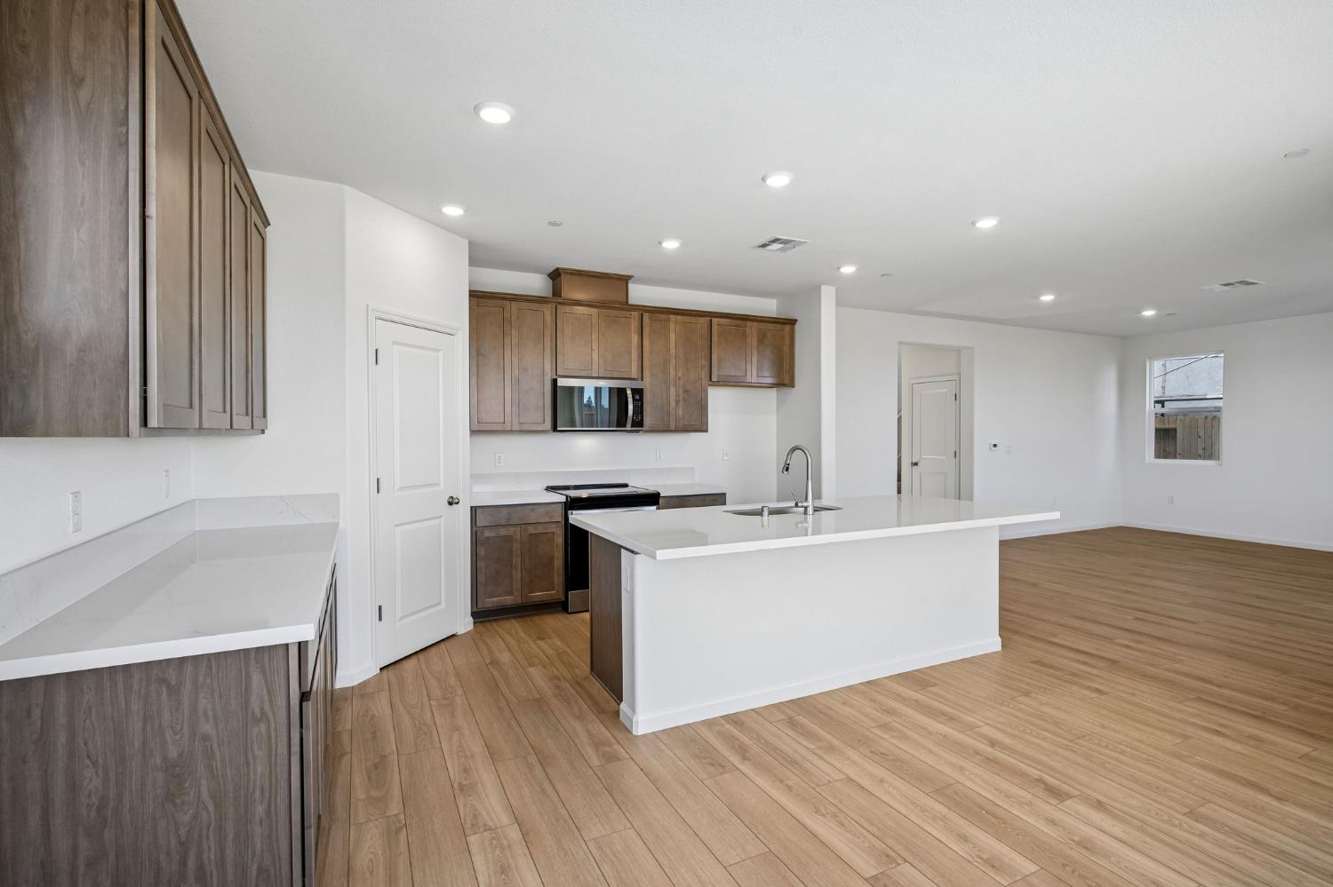 2612 Coopers Hawk Ln, Modesto, CA 95357