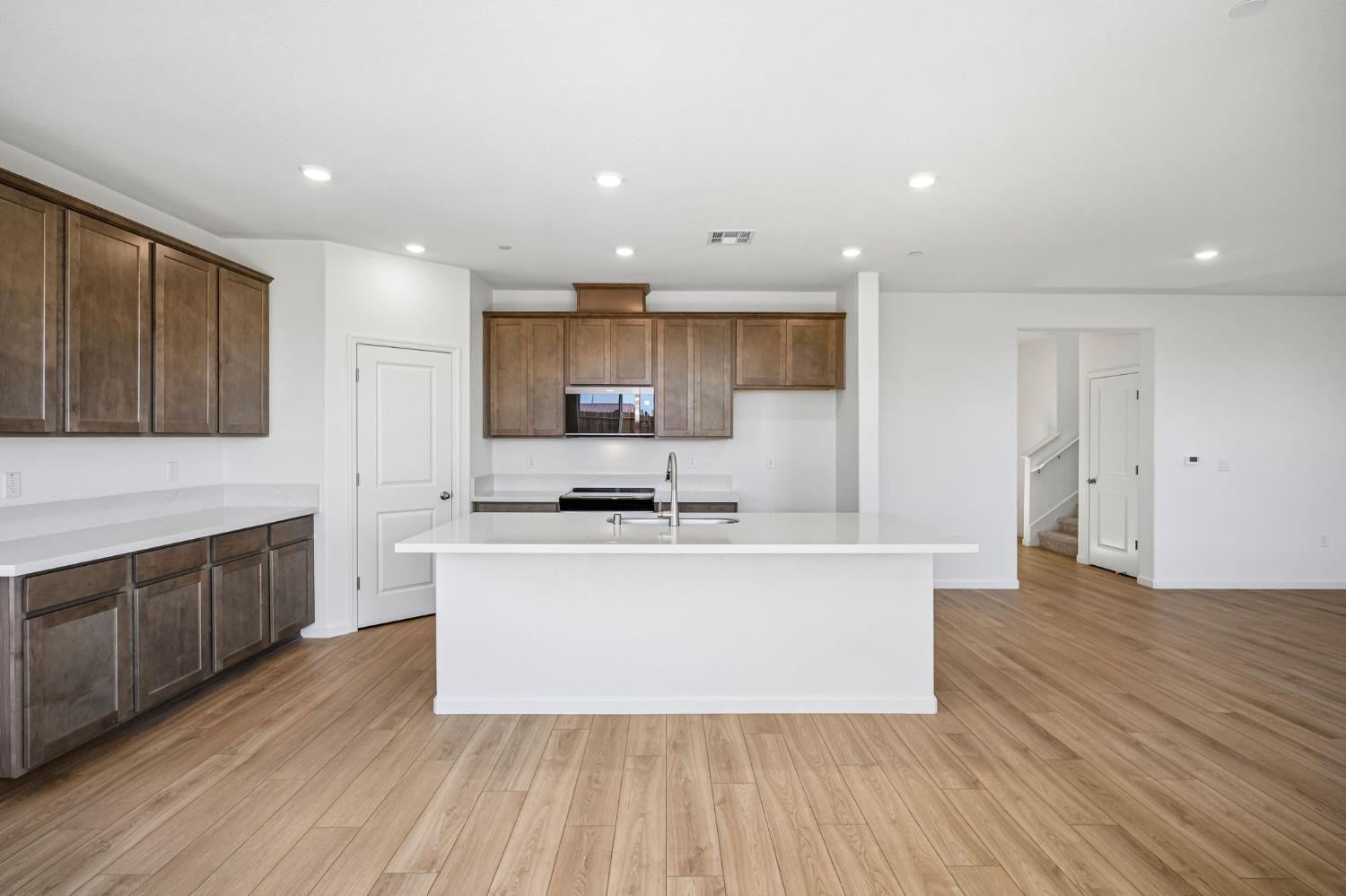 2612 Coopers Hawk Ln, Modesto, CA 95357