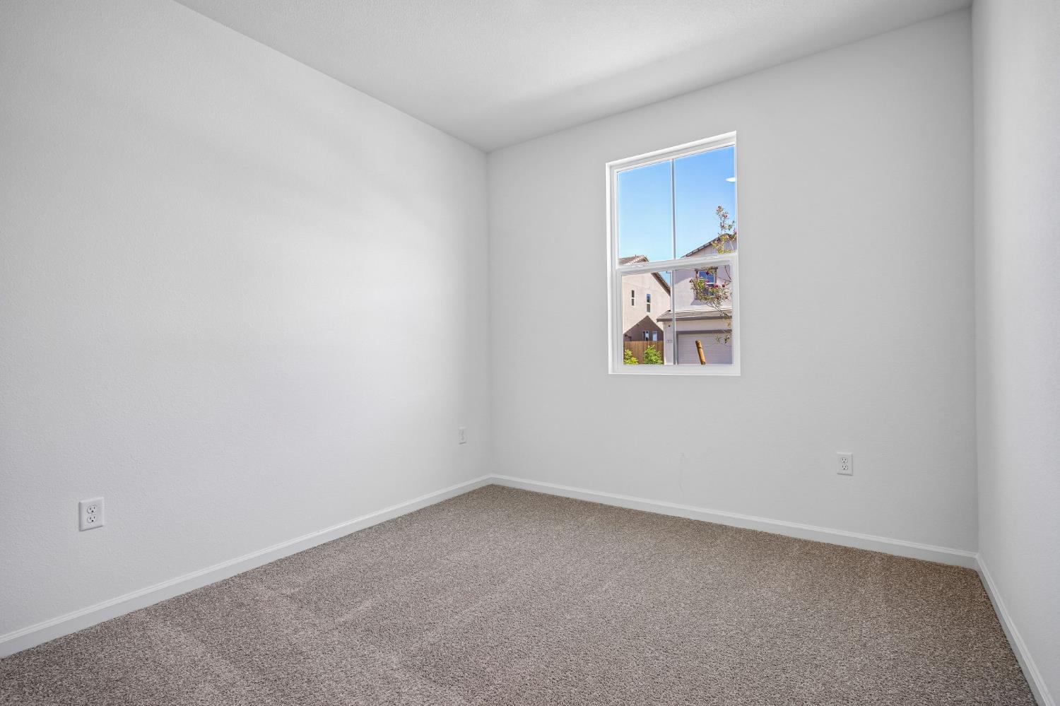 2612 Coopers Hawk Ln, Modesto, CA 95357