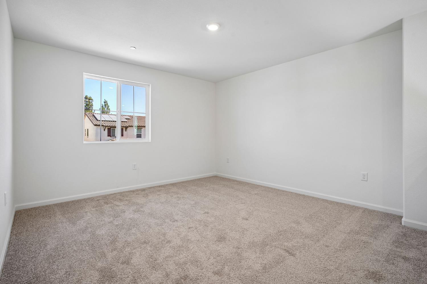 2612 Coopers Hawk Ln, Modesto, CA 95357