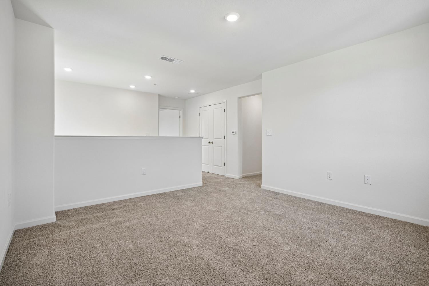 2612 Coopers Hawk Ln, Modesto, CA 95357