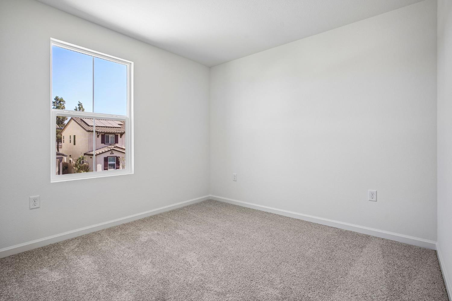 2612 Coopers Hawk Ln, Modesto, CA 95357