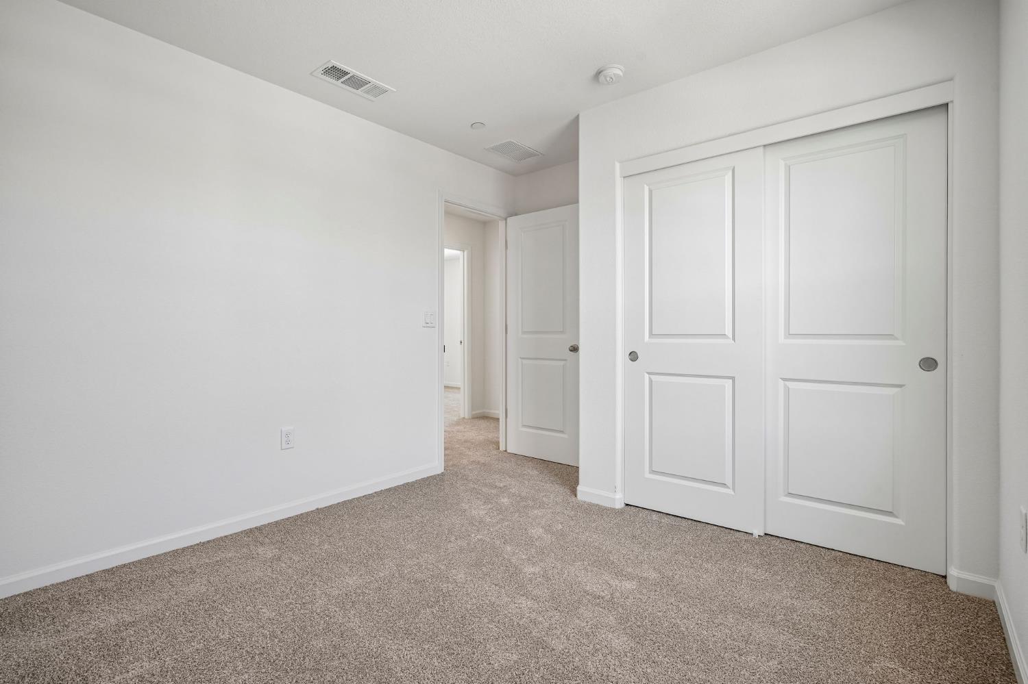2612 Coopers Hawk Ln, Modesto, CA 95357