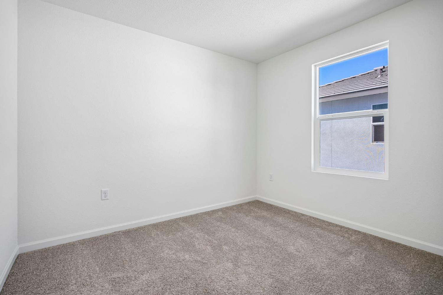 2612 Coopers Hawk Ln, Modesto, CA 95357