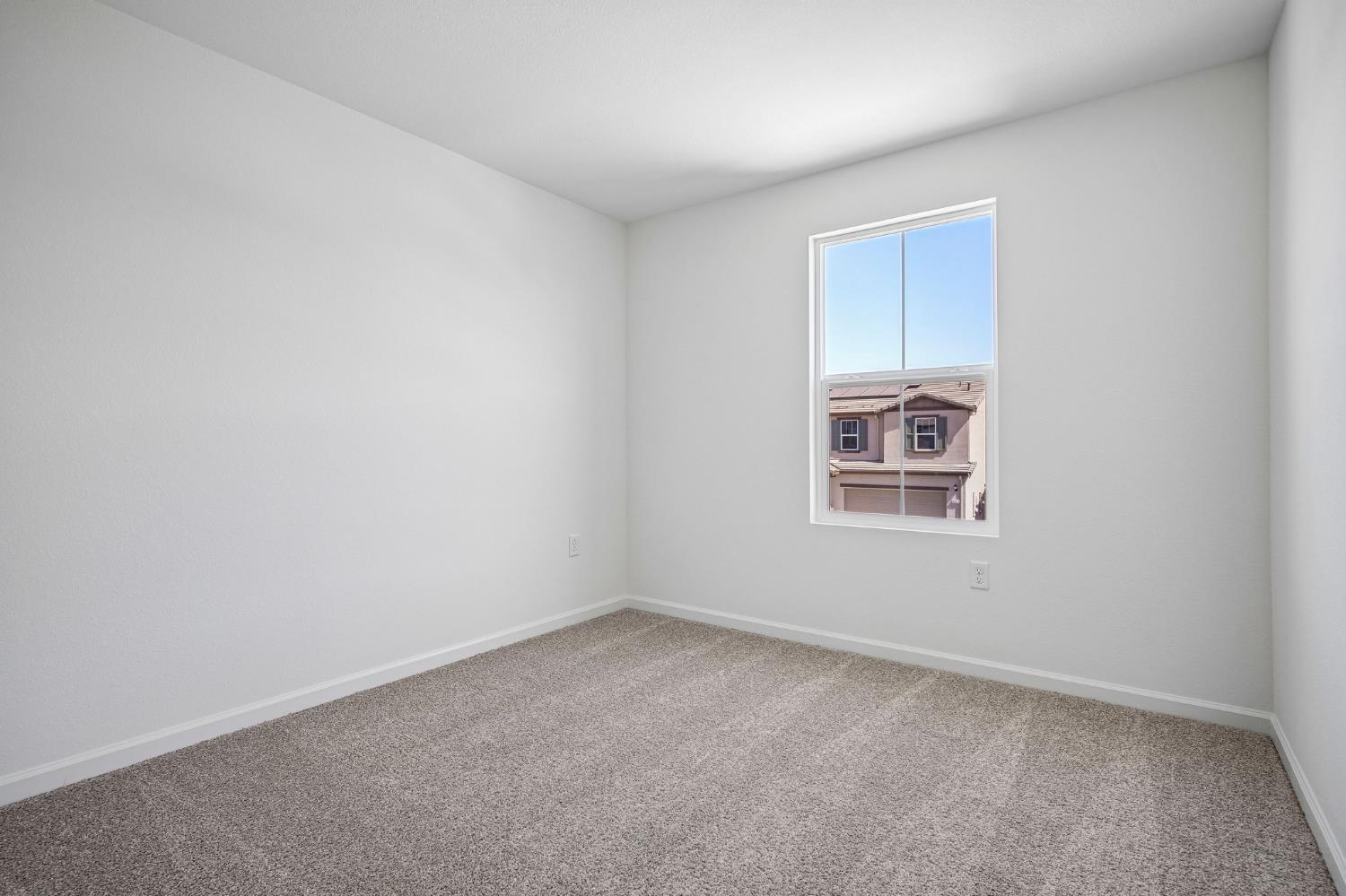 2612 Coopers Hawk Ln, Modesto, CA 95357