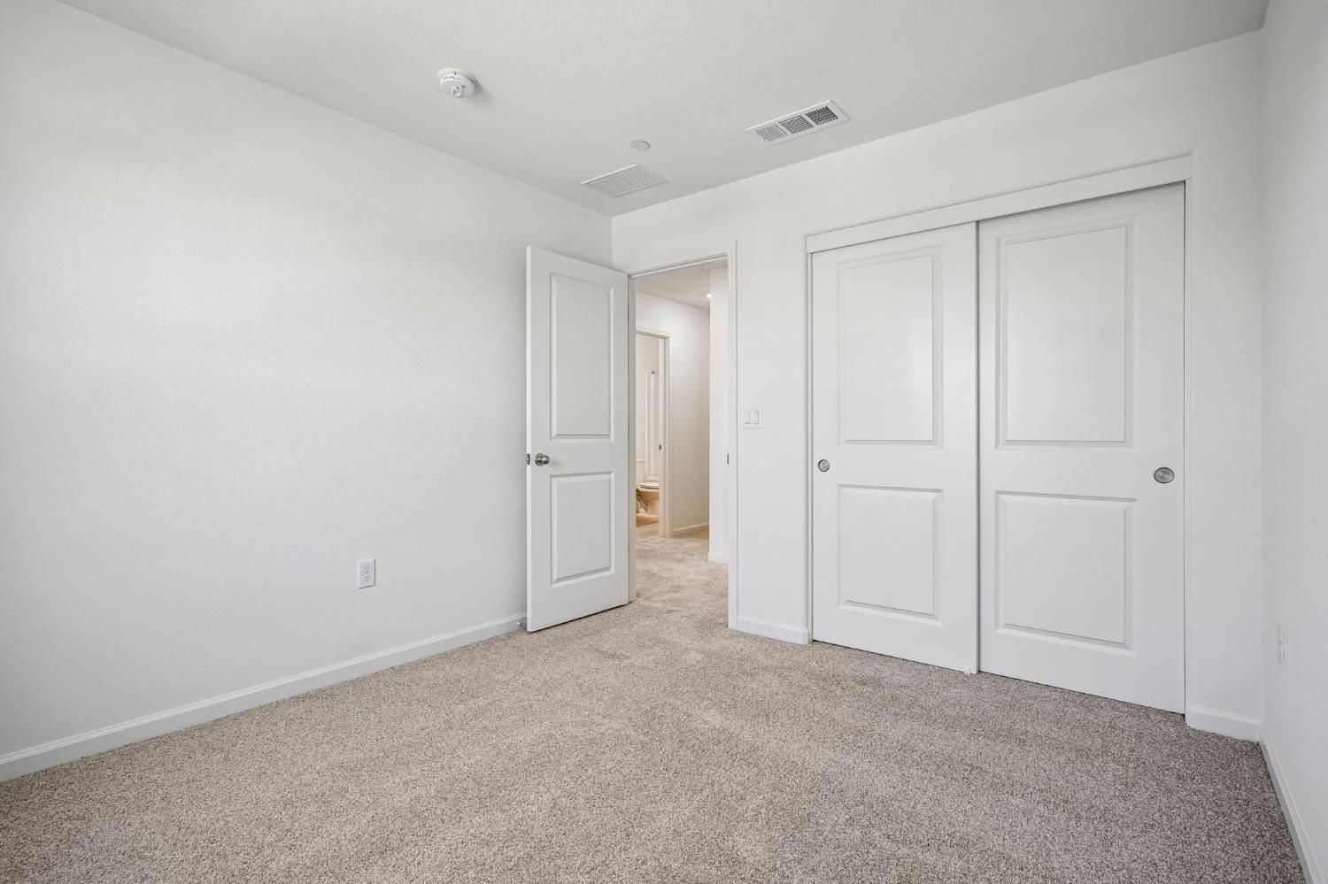 2612 Coopers Hawk Ln, Modesto, CA 95357