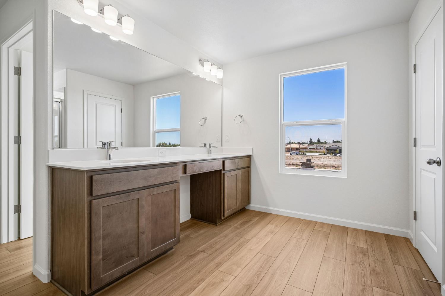 2612 Coopers Hawk Ln, Modesto, CA 95357