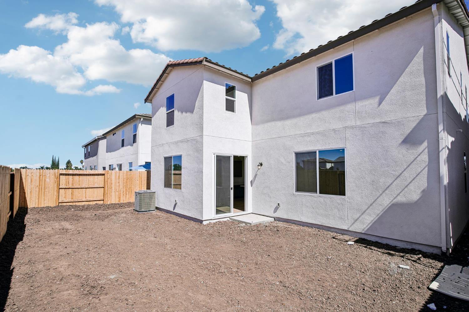 2612 Coopers Hawk Ln, Modesto, CA 95357