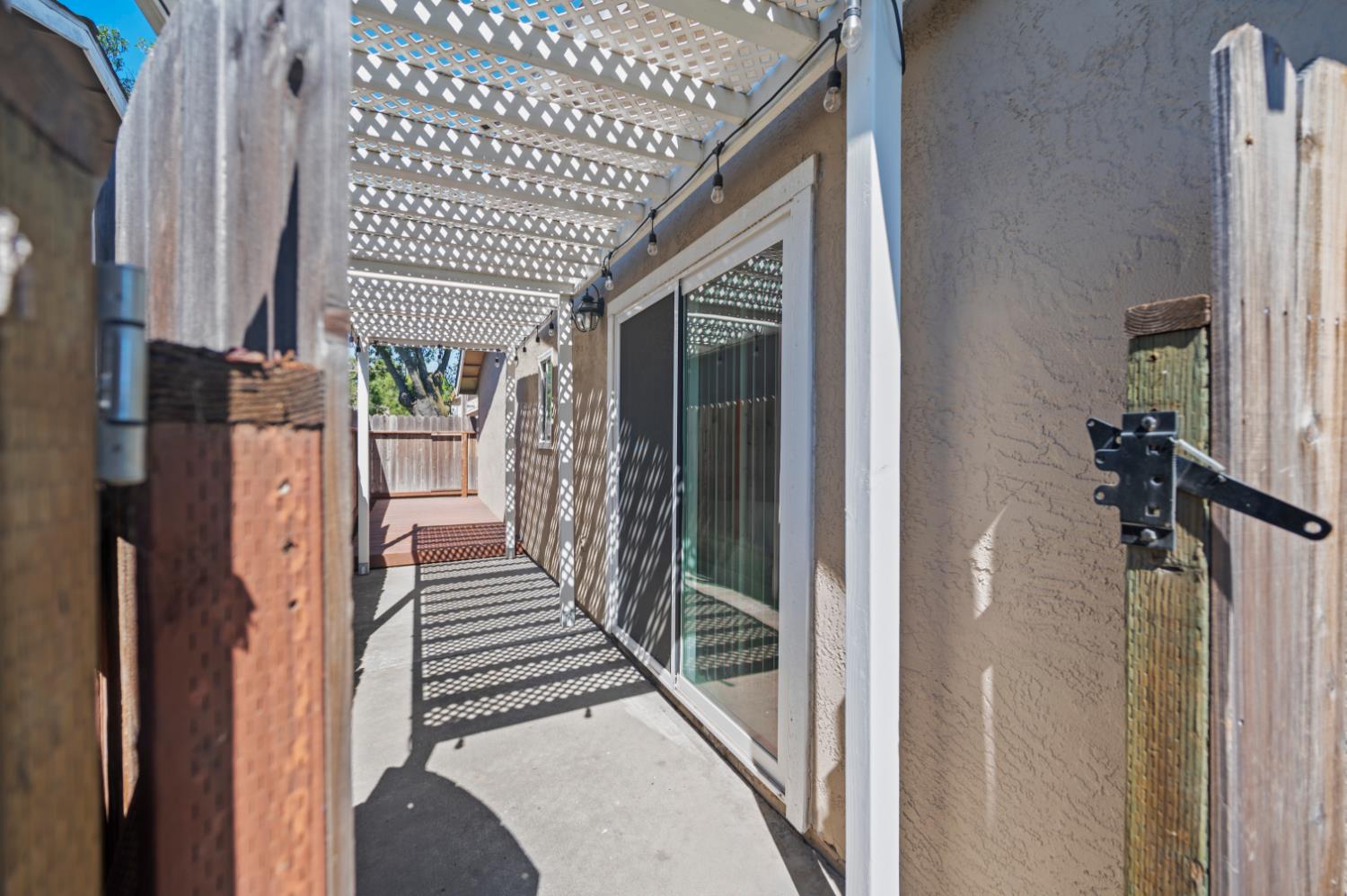 4000 Fara Biundo Dr #20, Modesto, CA 95355
