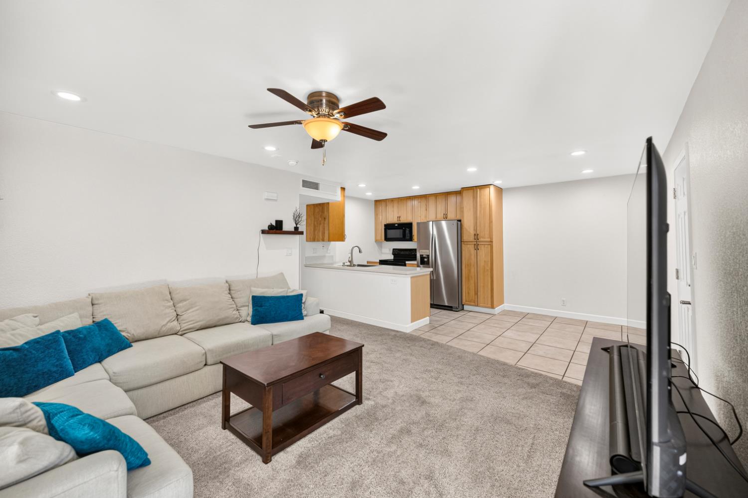 4000 Fara Biundo Dr #20, Modesto, CA 95355