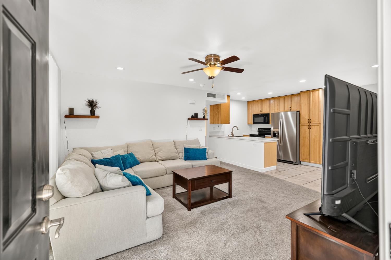 4000 Fara Biundo Dr #20, Modesto, CA 95355