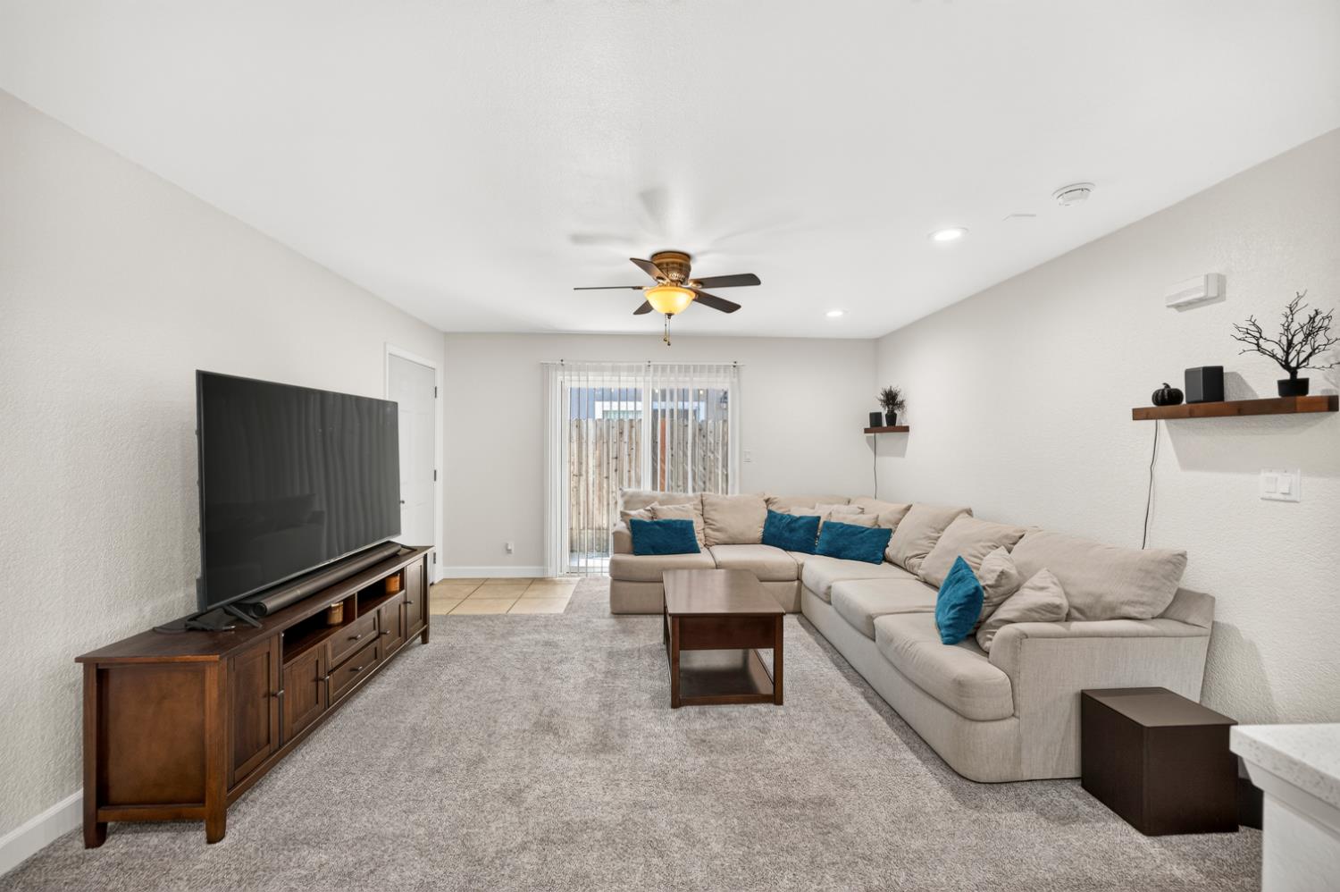 4000 Fara Biundo Dr #20, Modesto, CA 95355