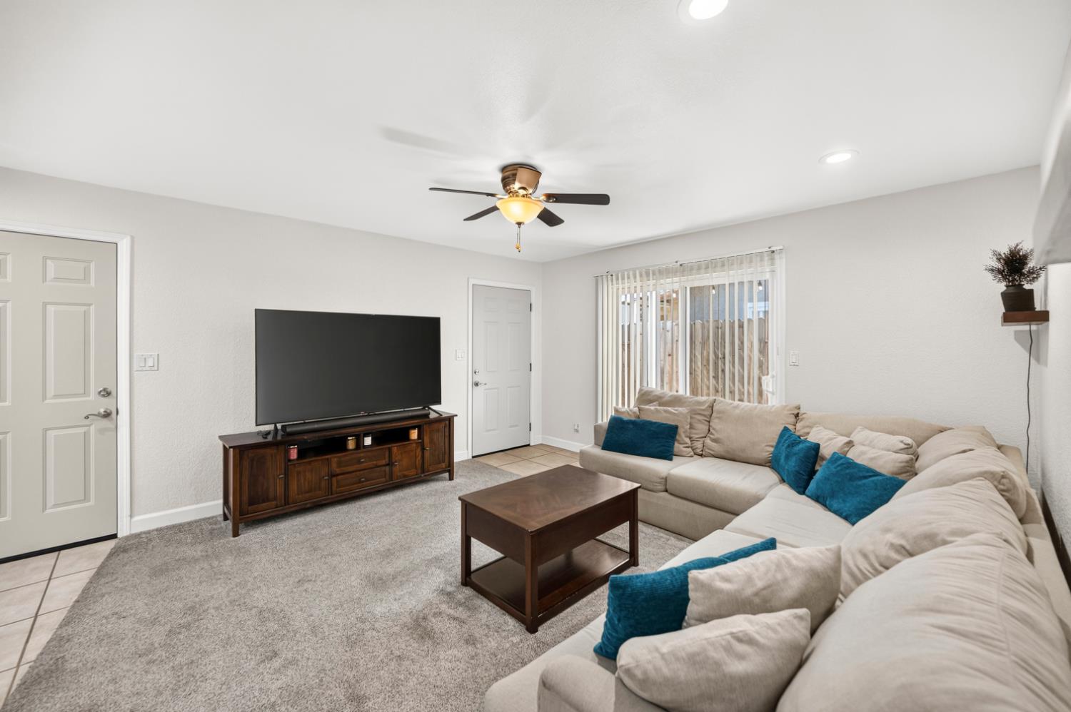 4000 Fara Biundo Dr #20, Modesto, CA 95355