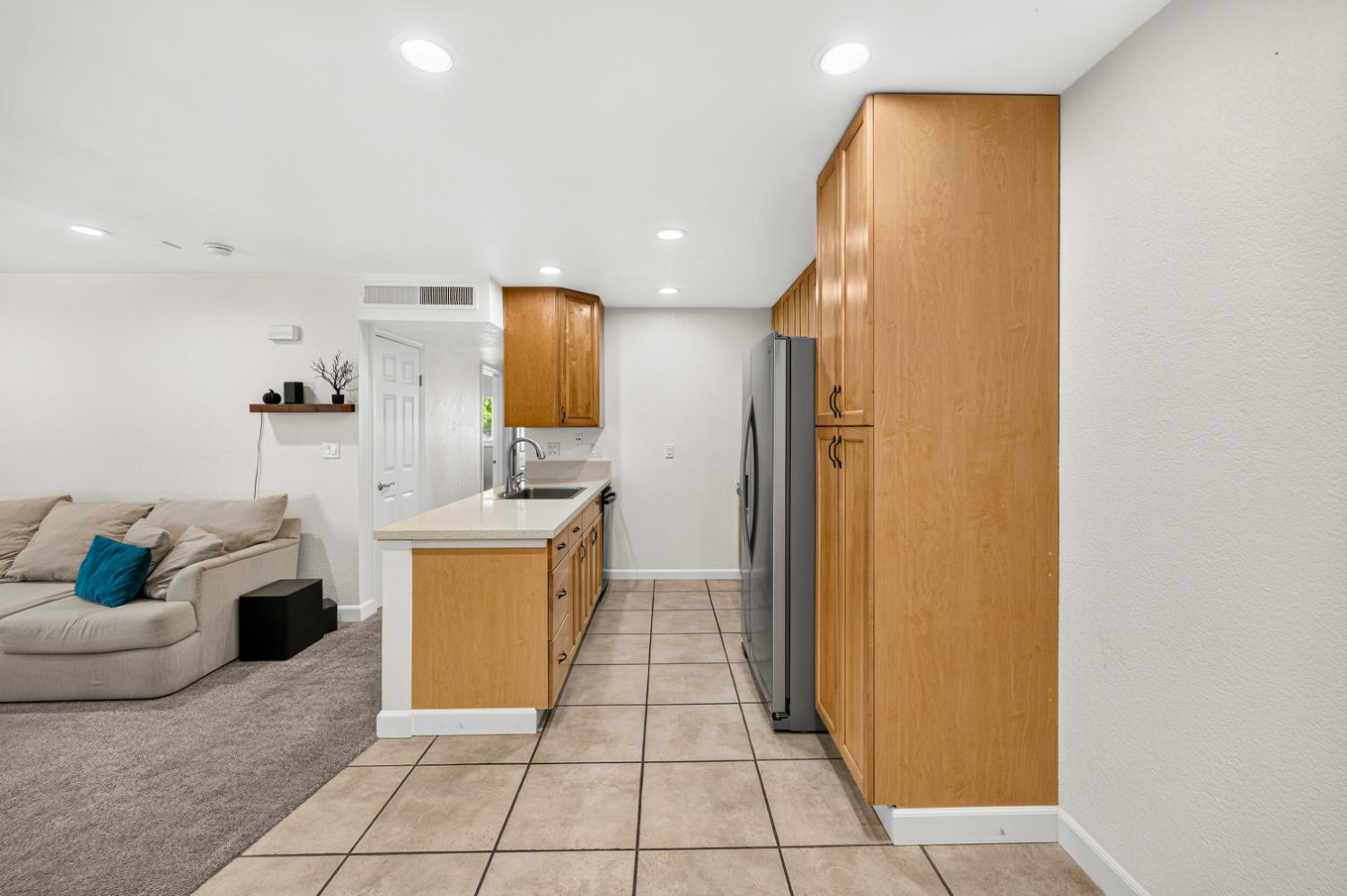 4000 Fara Biundo Dr #20, Modesto, CA 95355