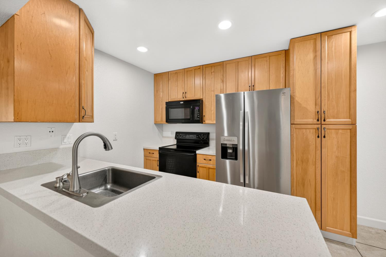 4000 Fara Biundo Dr #20, Modesto, CA 95355