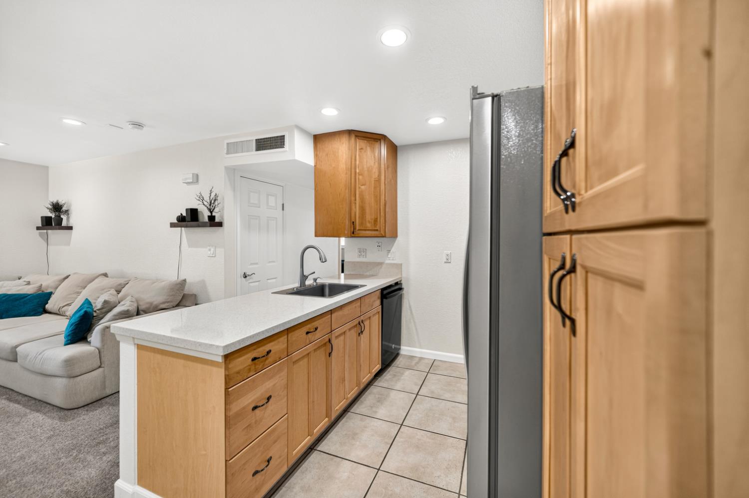 4000 Fara Biundo Dr #20, Modesto, CA 95355