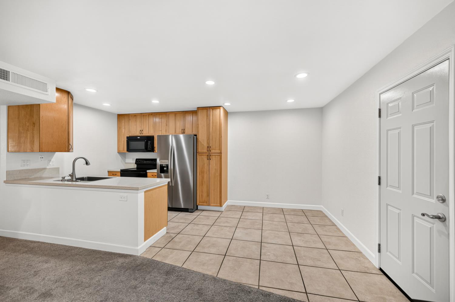 4000 Fara Biundo Dr #20, Modesto, CA 95355