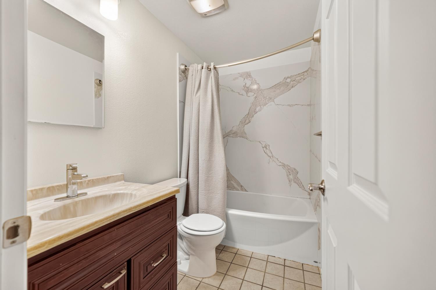 4000 Fara Biundo Dr #20, Modesto, CA 95355