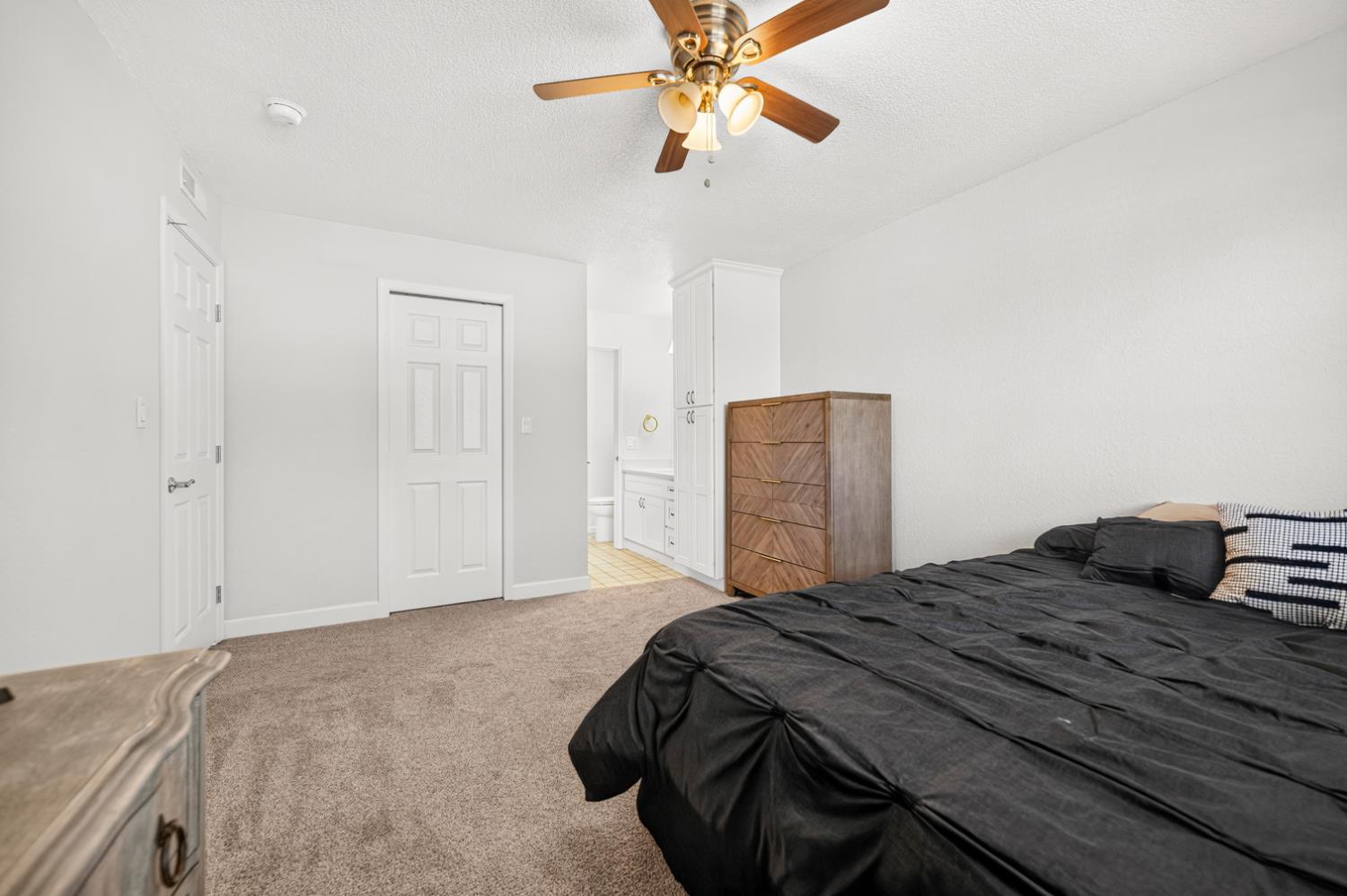 4000 Fara Biundo Dr #20, Modesto, CA 95355